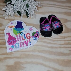 Trolls Sandals and Book‎